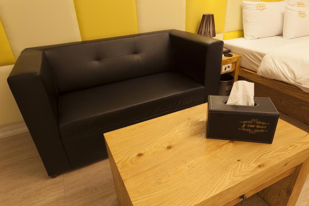 J-Top Hotel Siheung Rum bild